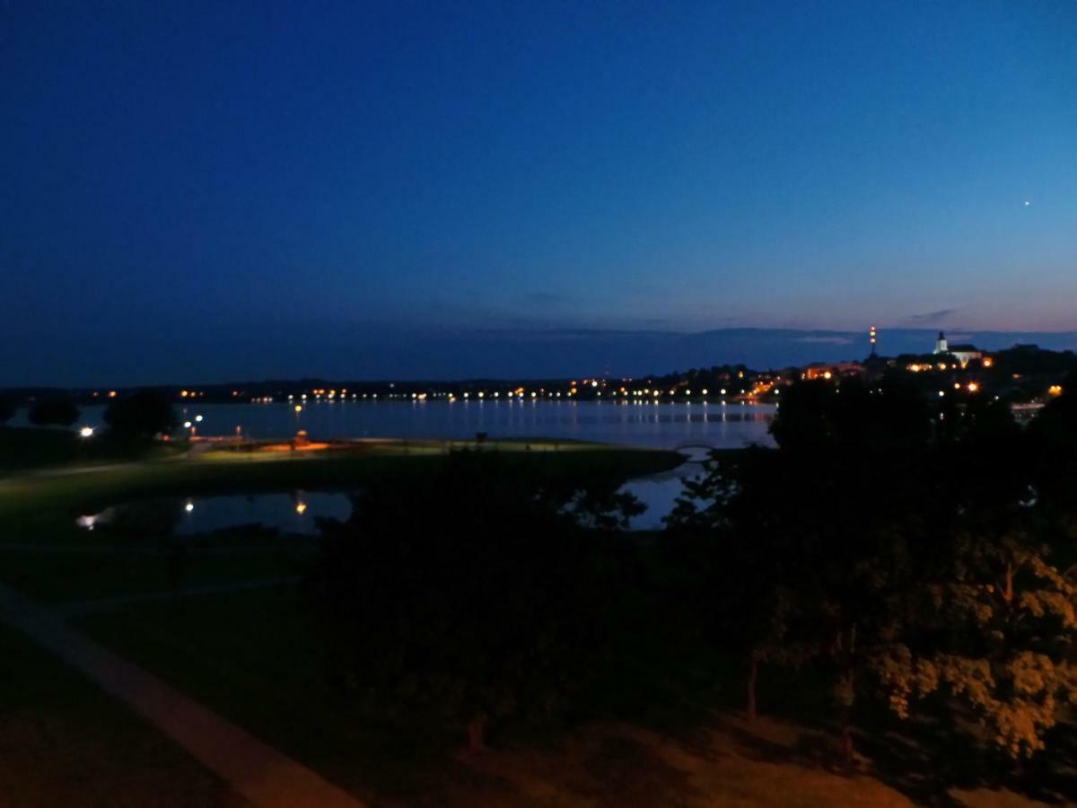 Cozy Apartment With A Wonderful Lake View Telšiai Extérieur photo