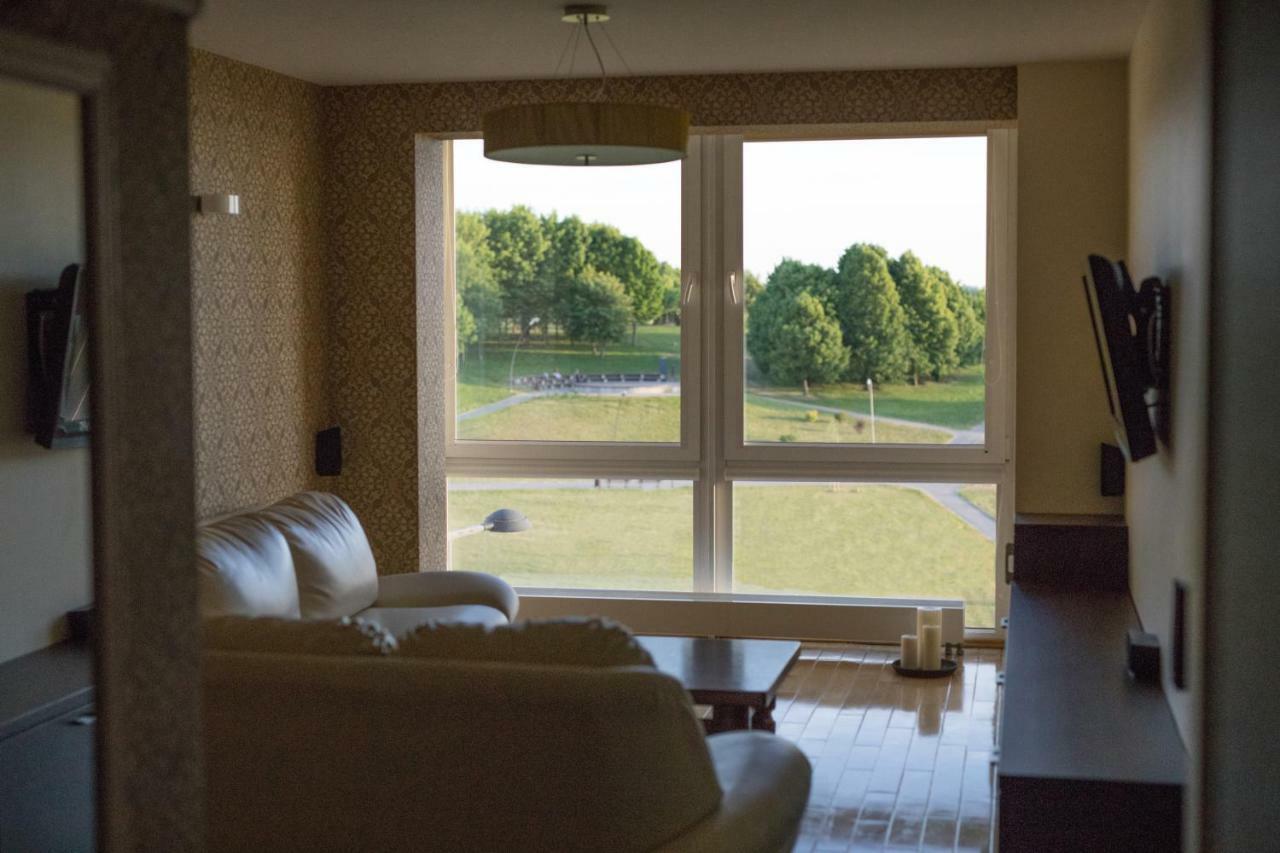 Cozy Apartment With A Wonderful Lake View Telšiai Extérieur photo